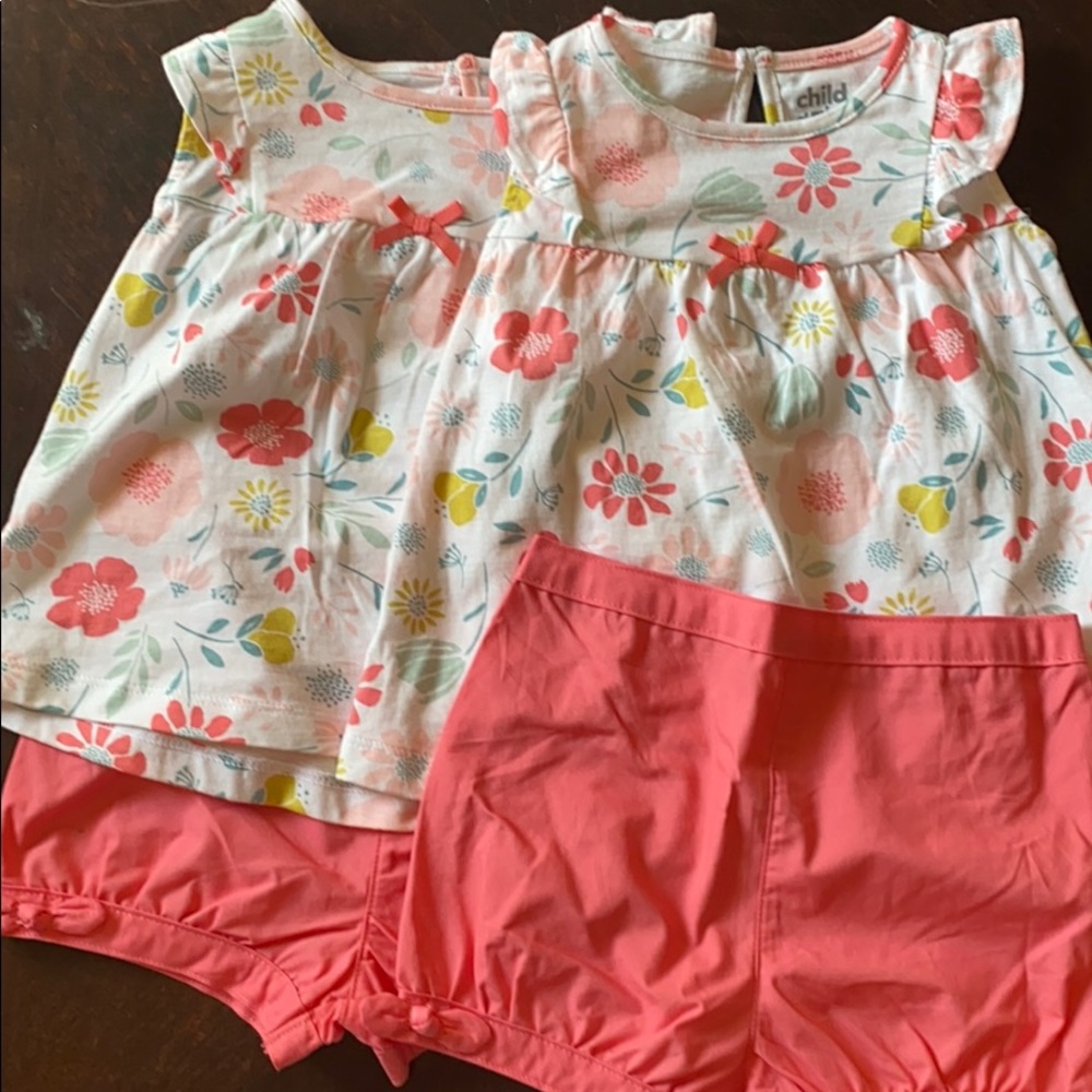 Twins matching outfits